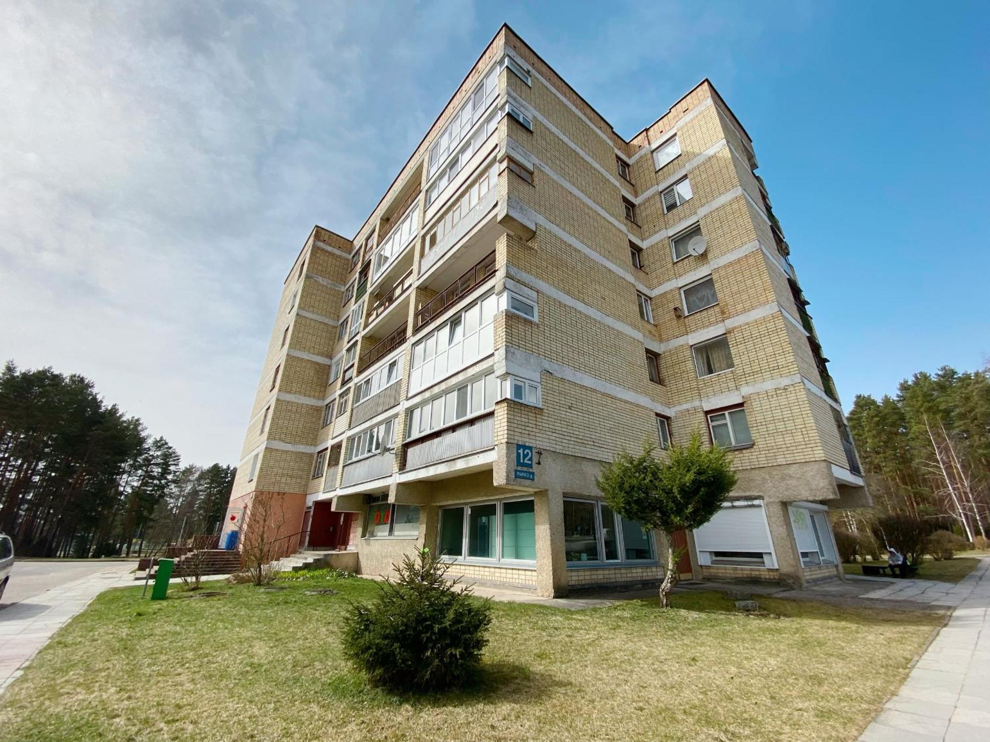 Erdvus Butas Su Balkonu Salia Ezero Ir Stadiono Visaginas Exterior photo